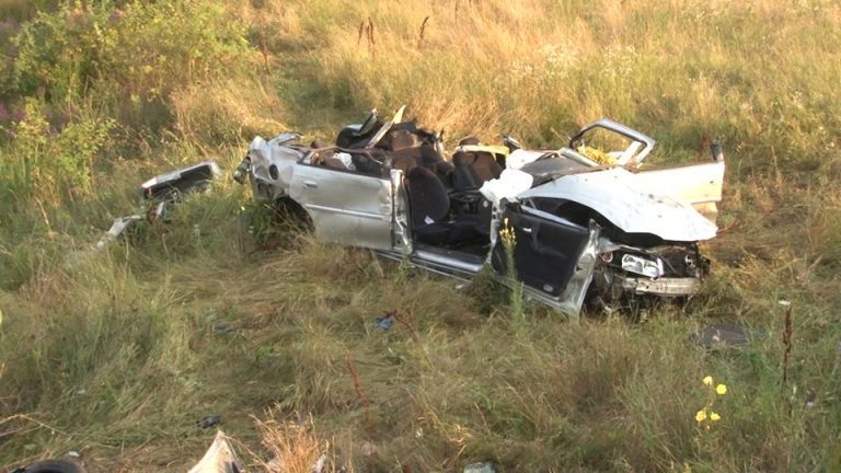 Ucişi de viteză! Maşina în care se aflau cei trei tineri din Sperieţeni gonea cu 160 km/oră