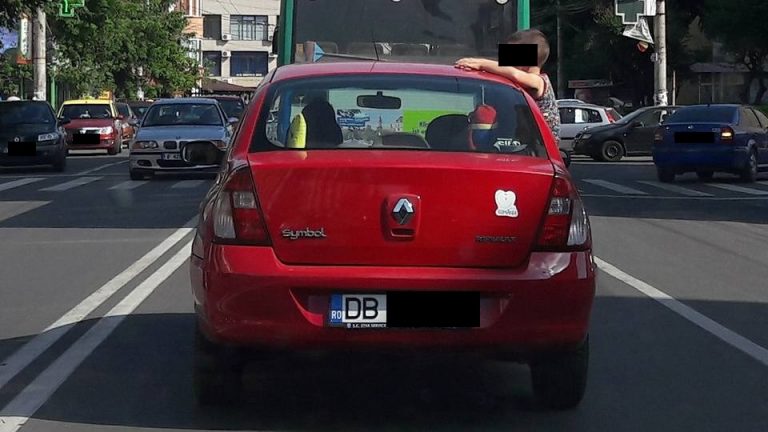 Inconştienţă! Mămicile sunt revoltate | FOTO