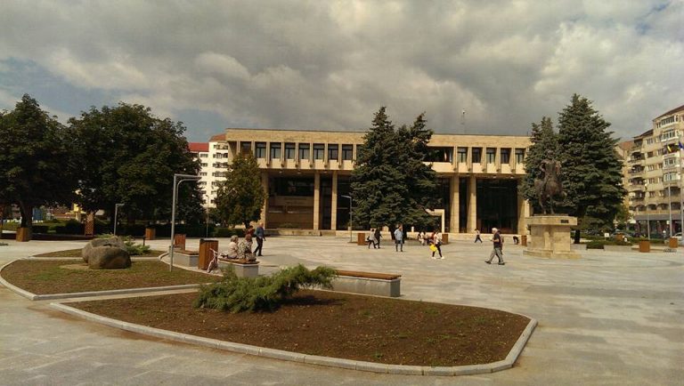 Piața Mihai Viteazul din Târgoviște, ”schimbată la față” cu 1,7 milioane lei | GALERIE FOTO