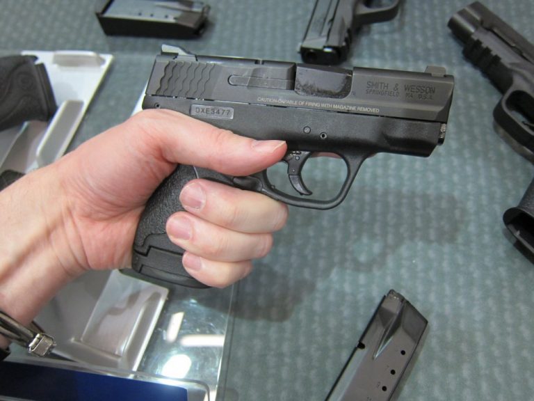 Un târgoviștean cercetat penal pentru că deținea un pistol fără drept