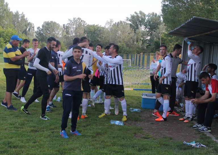 “Lupii” atacă amical “rechinii”! Flacăra Moreni înfruntă Farul Constanța