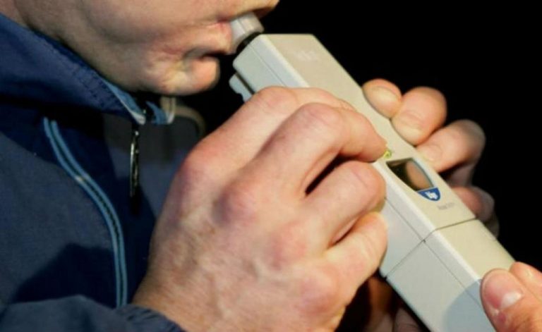 Le place şoferia, dar şi băutura. Zece dâmboviţeni s-au ales cu dosare penale