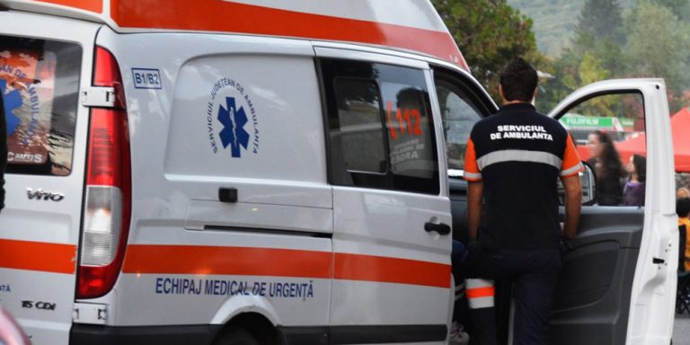 Micuțul de nici 3 ani lovit de mașină se zbate între viață și moarte! Medicii sunt rezervați