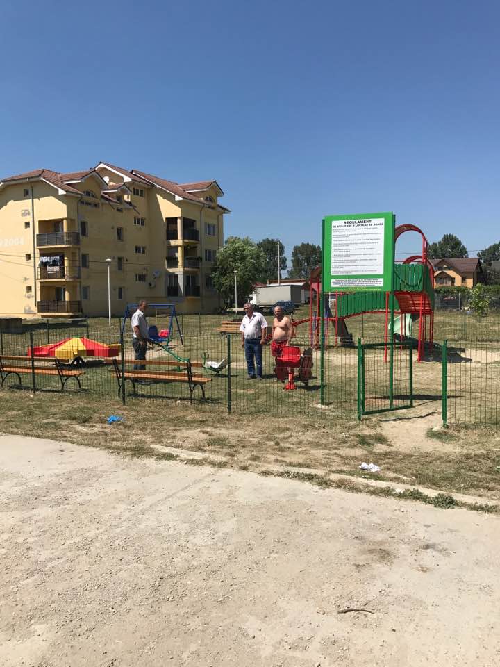 GĂEȘTI: Lucrări edilitare în ciuda caniculei | FOTO