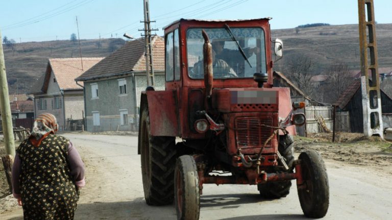DÂMBOVIŢA: Tractorist beat a produs un accident de circulaţie
