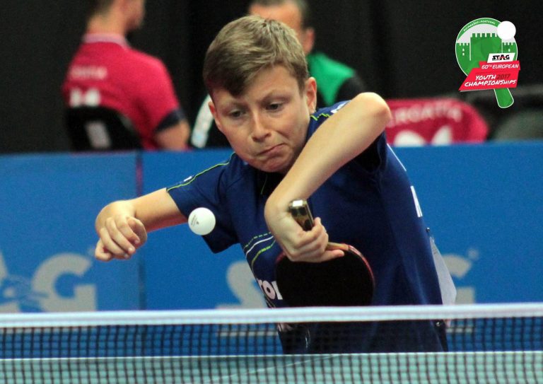 Darius Movileanu, o mică vedetă a tenisului de masă românesc. La doar 12 ani are un palmares impresionant, cu medalii la competiţii naţionale şi internaţionale