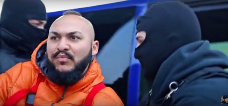 Un cunoscut manelist, acuzat de proxenetism. A fost “săltat” de “mascaţi” în Târgovişte