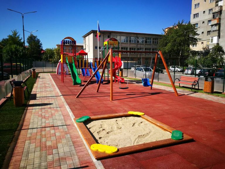 Pași către un oraș mai bun. Târgoviștea se umple de locuri de joacă. Trei au fost inaugurate recent. Unde vor fi construite următoarele