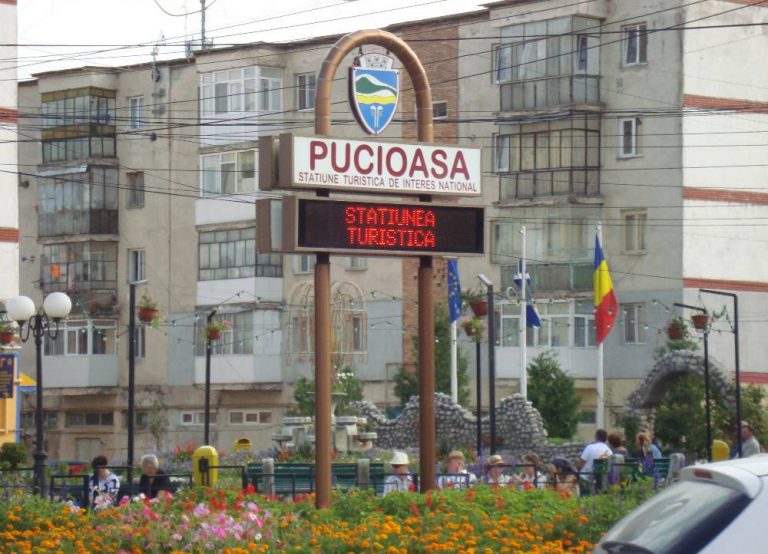 Locuitorii oraşului Pucioasa, invitaţi de autorităţi la o discuţie privind taxa de habitat
