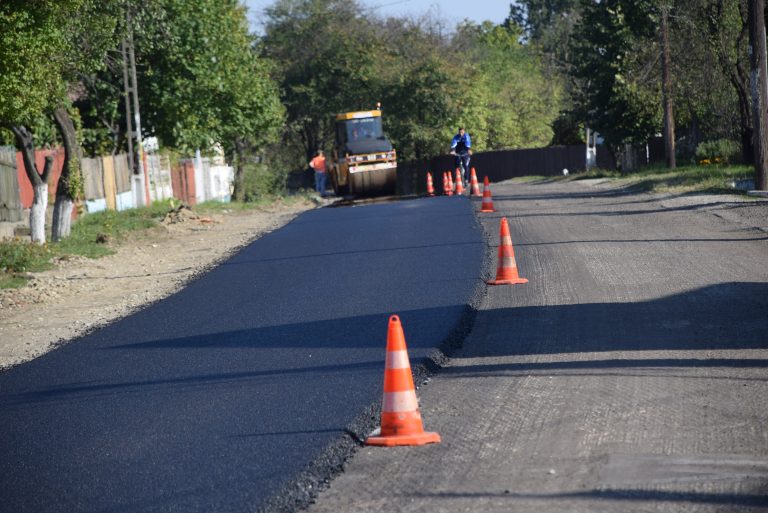 Unde se mai asfaltează în Dâmbovița