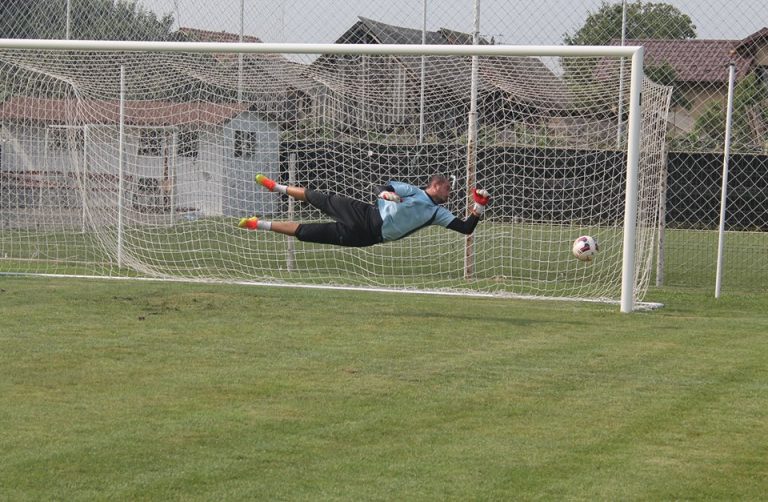 Accidentare groaznică suferită de un portar dâmbovițean în Liga a 4-a norvegiană. “Am șase copci la biceps. M-au cusut pe viu” | FOTO