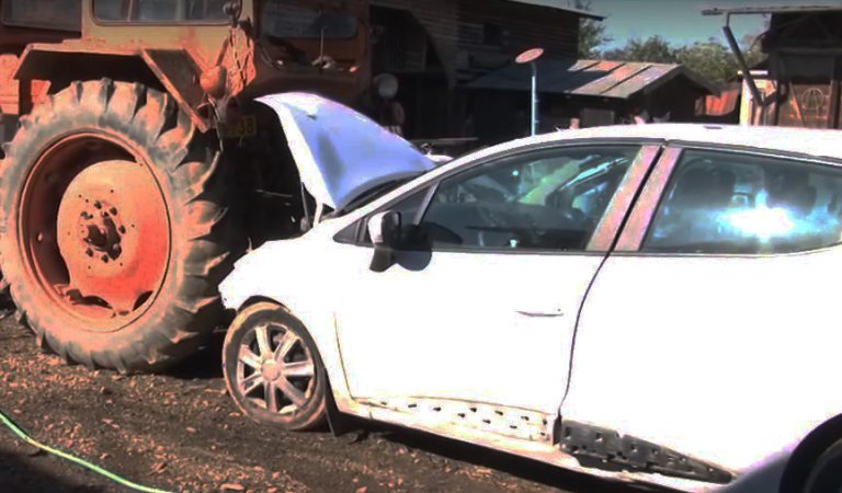 DÂMBOVIŢA: Ce a păţit minorul care a furat patru maşini doar pentru a se distra. Unul dintre automobile a fost făcut zob