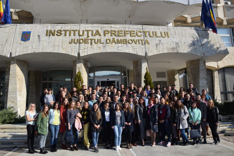 Tineri din Republica Moldova au vizitat Consiliul Județean Dâmbovița