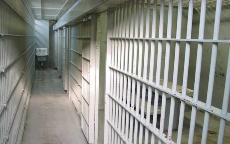 DÂMBOVIŢA: Doi traficanţi de droguri au fost închişi la Penitenciarul Mărgineni