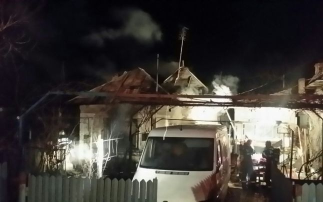 DÂMBOVIŢA: Incendiu puternic! Un bărbat a ajuns la spital