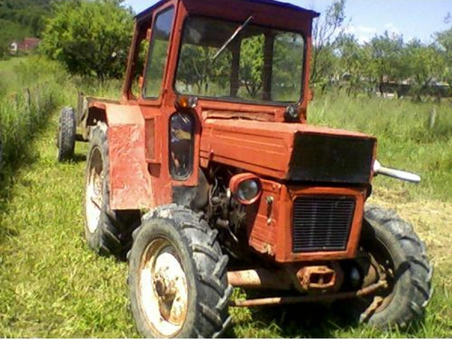 DÂMBOVIŢA: Un bărbat a sfârşit strivit de un tractor