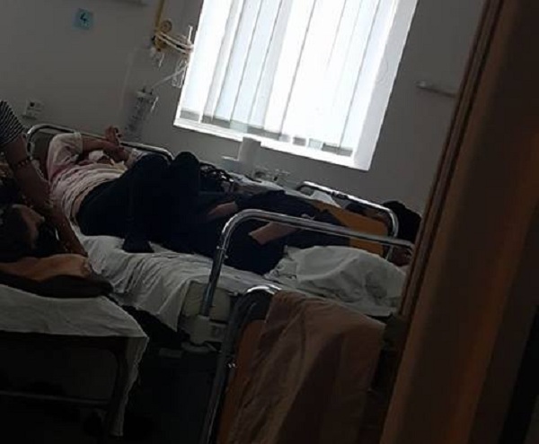 Mulţi pacienţi, paturi puţine la Spitalul Judeţean de Urgenţă din Târgovişte. “Condiţii pe muchie de pat”