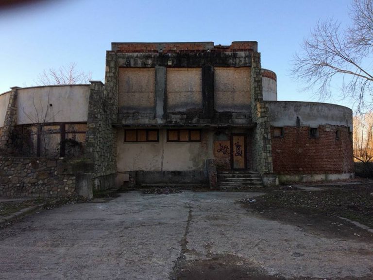 TÂRGOVIŞTE: Soluţia autorităţilor pentru imobilele aflate în stare avansată de degradare