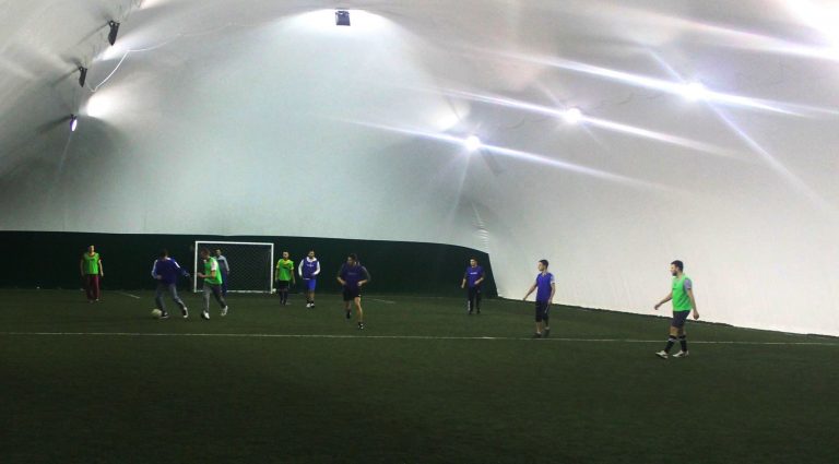 Hai la fotbal la baza sportivă “Club 10” din Ulmi!