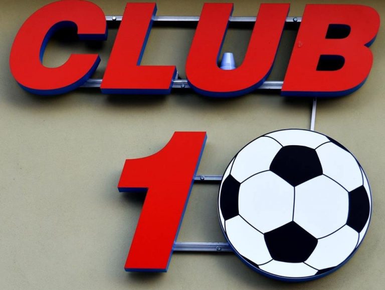 Club 10, o bază sportivă unde poți juca fotbal de calitate!