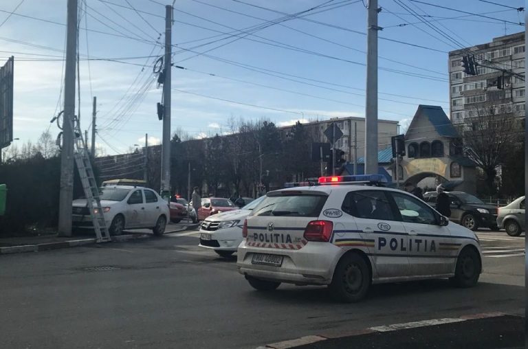Un şofer din Moreni a lovit intenţionat cu maşina o poliţistă , iar apoi a fugit