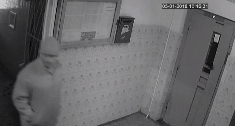 Imagini noi cu bărbatul care a agresat sexual doi copii în liftul unui bloc | VIDEO