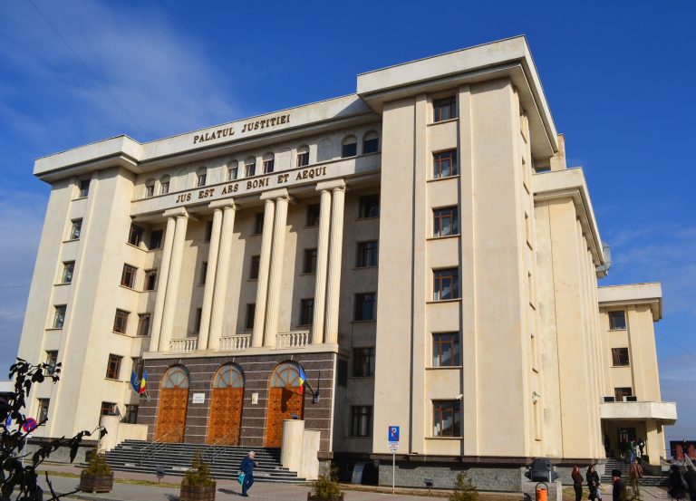 DÂMBOVIŢA: Control judiciar pentru tânărul care şi-a băgat în spital partenerul său de furt