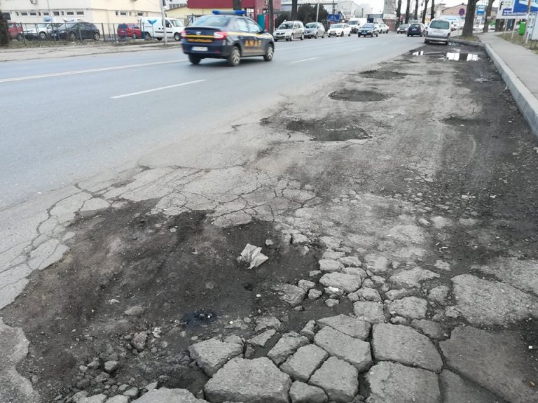 Atenție! Zona din Târgovişte unde vă puteți rupe mașinile | FOTO