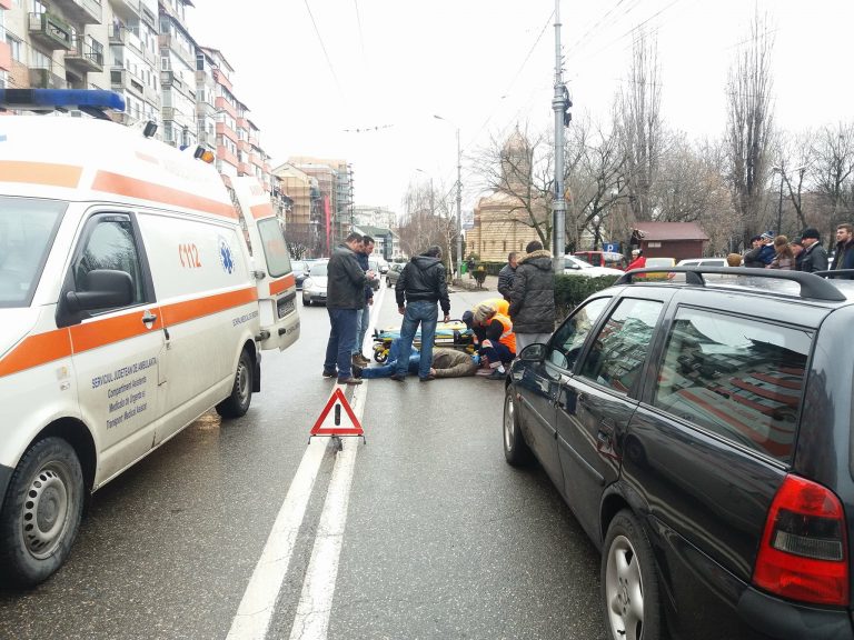 TÂRGOVIŞTE: Pieton lovit de maşină  | FOTO
