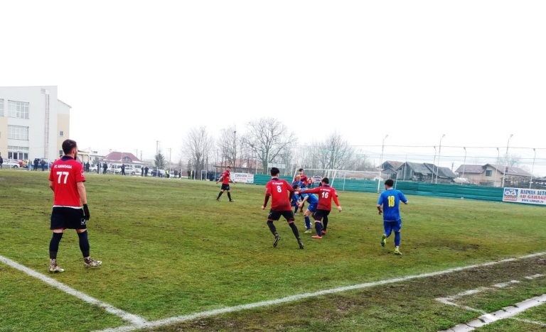 Duel tare! FC Aninoasa şi Flacăra Moreni au oferit un meci cu şapte goluri, trei penalty-uri şi o eliminare