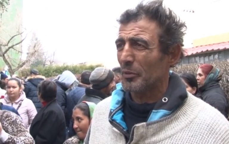 TÂRGOVIŞTE: Asistaţii sociali au refuzat un loc de muncă. Circ total. “Leşin la muncă”