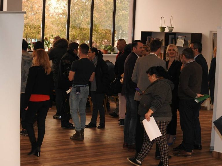 TÂRGOVIŞTE: Bursa locurilor de muncă pentru cei fără studii superioare