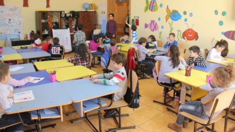 Înscrierile în clasa pregătitoare continuă. Câți copii s-au înscris în Dâmbovița până acum