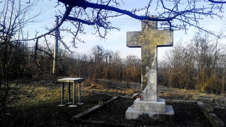 Cine a reabilitat Crucea Legionarilor de la Moreni. Om cu suflet mare. “Mă simt legat spiritual de acest oraș, de aceste locuri”