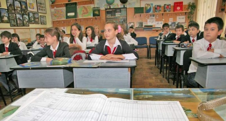 ”Verde” pentru editura unică a manualelor