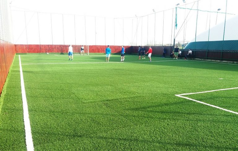 Club 10 te așteaptă să faci mișcare zi de zi! Moderna bază sportivă a fost extinsă cu un teren de minifotbal și unul de tenis cu piciorul