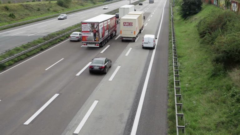 Şofer român de TIR prins în Germania cu o viteză incredibilă. Gonea nebuneşte. Ceilalţi şoferi au sunat imediat la poliţie