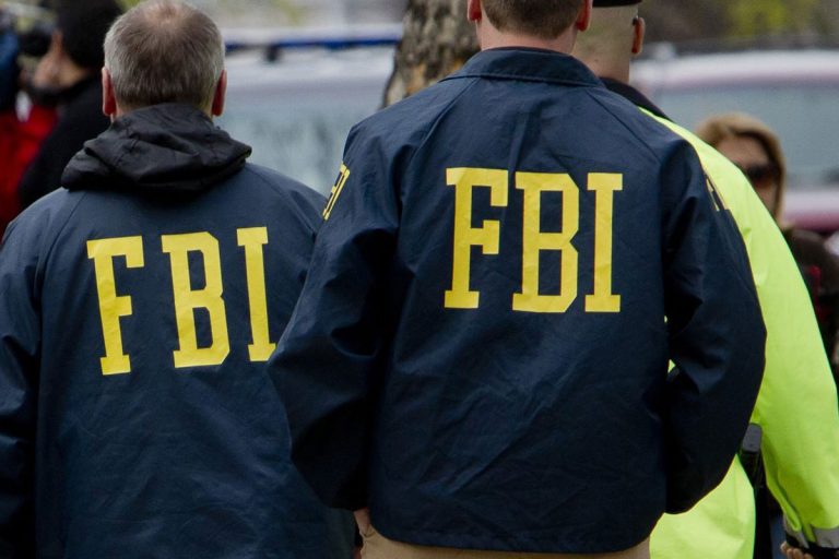 Trei hackeri români, prinși de agenții FBI. Aceștia sunt acuzați că au făcut o fraudă de 18 milioane de dolari în SUA