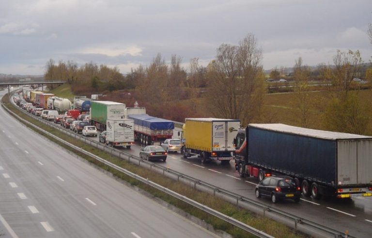 Un șofer român de TIR, erou în Franța