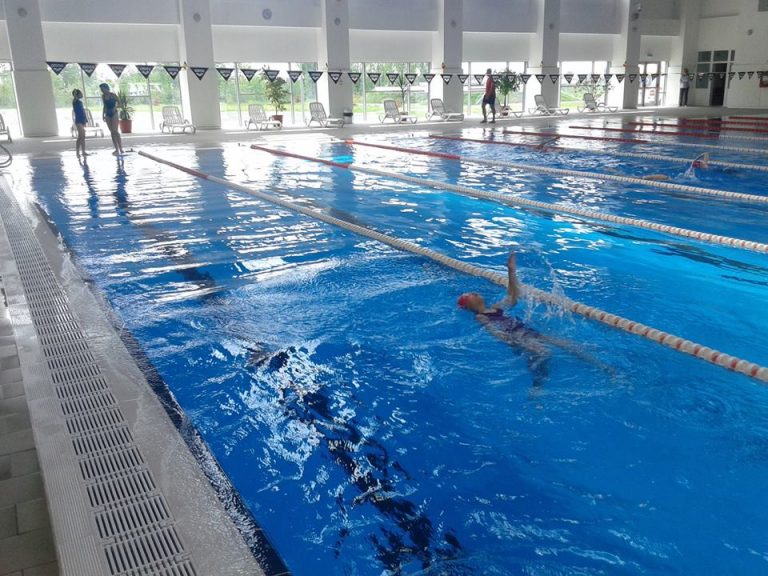Hai la înot! Cursuri de inițiere, consolidare, perfecționare și performanță la Asociația Club Sportiv Aqua Valahia din Târgoviște
