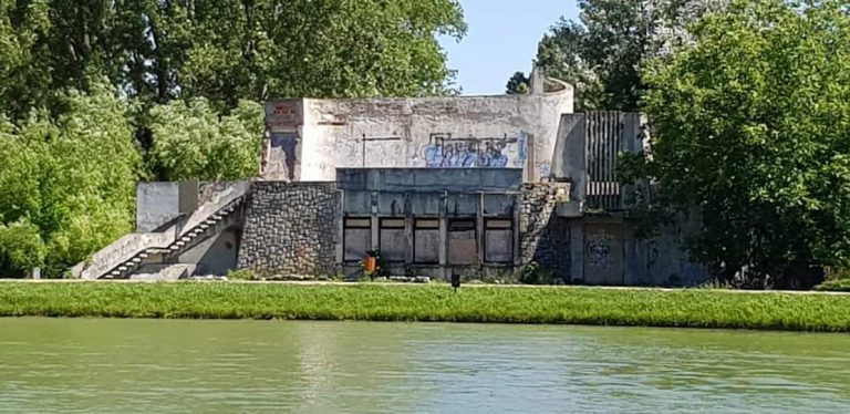 Vestea că Restaurantul “Brotăcei” revine la viaţă îi bucură pe târgovişteni! “Acolo am mâncat cea mai bună îngheţată”. Vă mai amintiţi cum era?