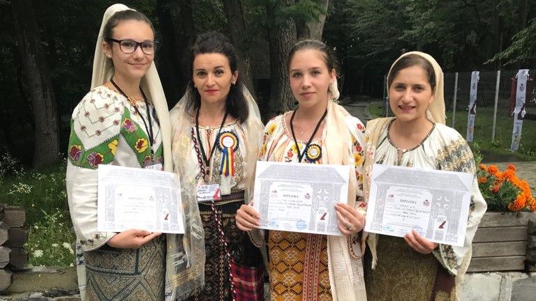 BRAVO LOR! Eleve ale Colegiului Naţional “Constantin Cantacuzino” din Târgovişte, premiate la Olimpiada de Meșteșuguri și Arte Tradiționale