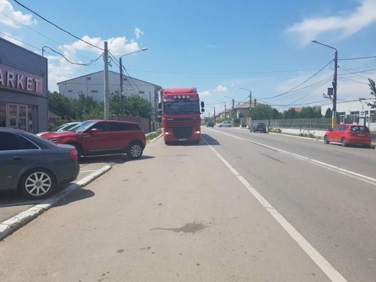 Panică pe șosea! Un şofer de TIR mort de beat a mers mai mult pe contrasens şi a aruncat o maşină în şanţ. Au fost scene de groază