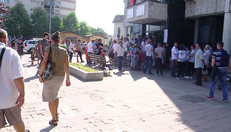 TÂRGOVIŞTE: Vezi care este programul la permise şi paşapoarte în zilele de 16 şi 17 august. Atenție când vă plătiți taxele aferente!