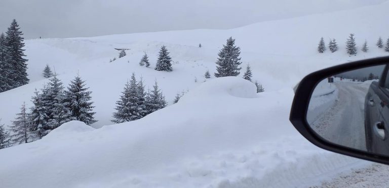 Vreme severă la munte. Recomandările jandarmilor montani dâmbovițeni