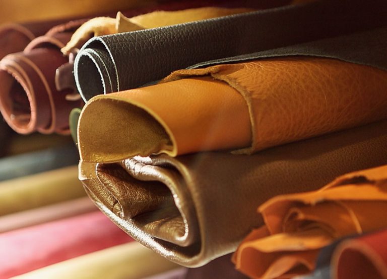 AVANTAJE si DEZAVANTAJE: Geanta din piele naturala, moft sau necesitate?