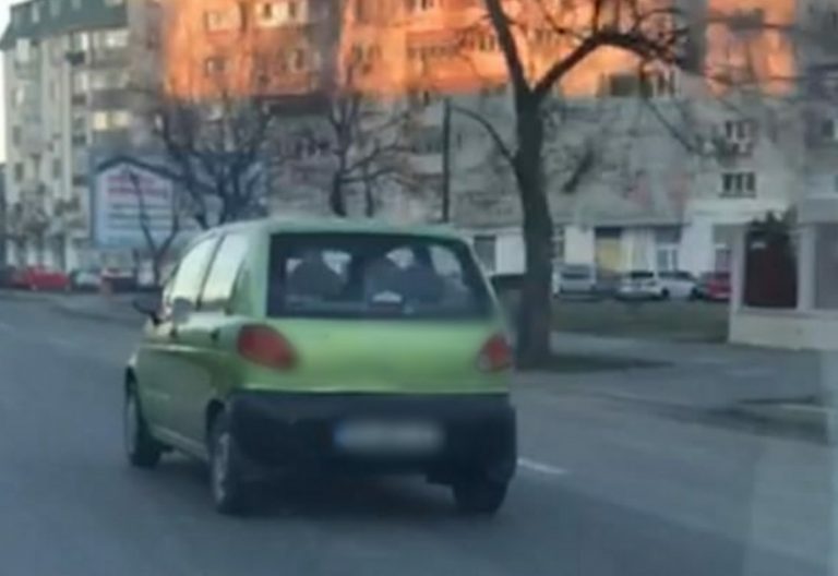 Trei tineri au furat o maşină în Târgovişte. Poliţia a prins doi dintre ei după o urmărire în trafic