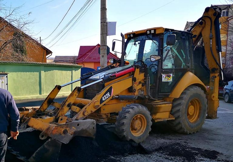La Târgoviște, au demarat lucrările la infrastructură. În ce cartiere se lucrează la trotuare și parcări
