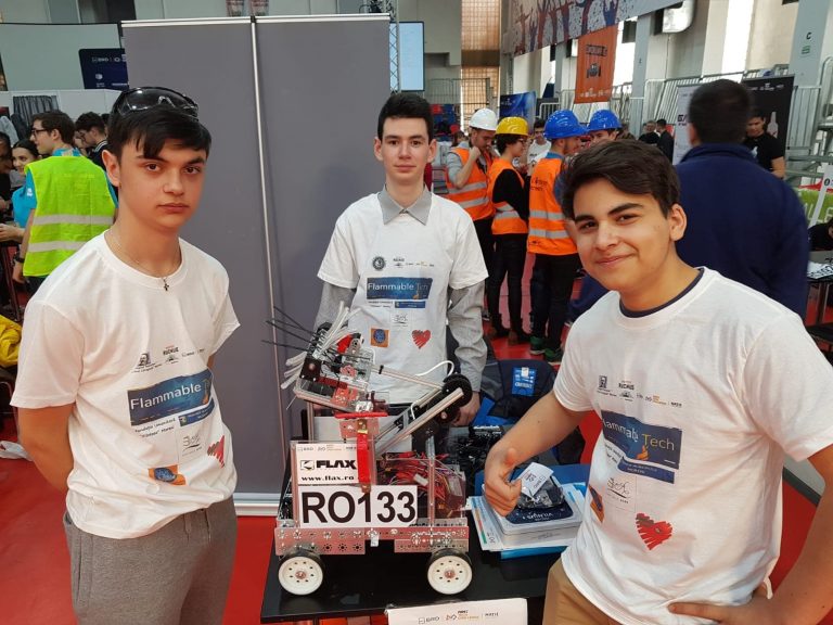 Robotul “Diana”, creat de o echipă de elevi din Moreni, în etapa naţională a concursului First Tech Challenge