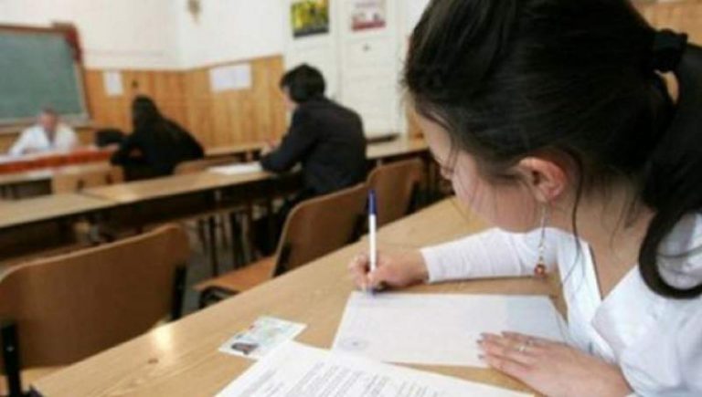 Rezultate slabe la simulările Evaluării Naționale. Procentul notelor în Dâmbovița